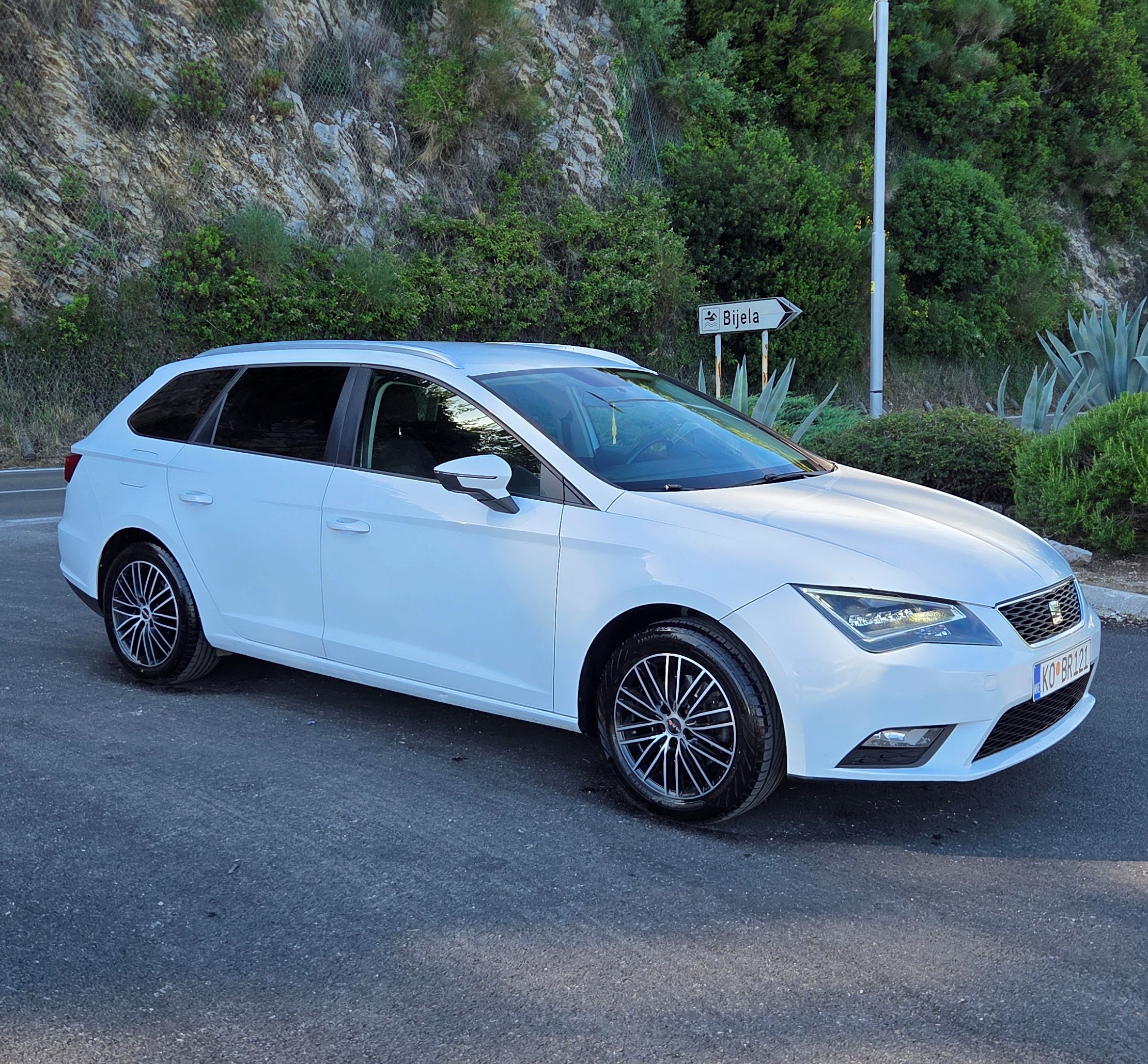 Seat Leon | Rent a car Starcar